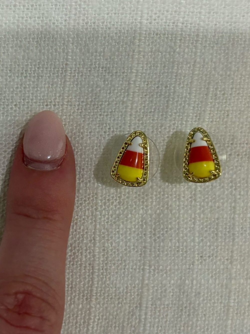 Kendra Scott Candy Corn Gold Stud Earrings - Picture 4 of 5